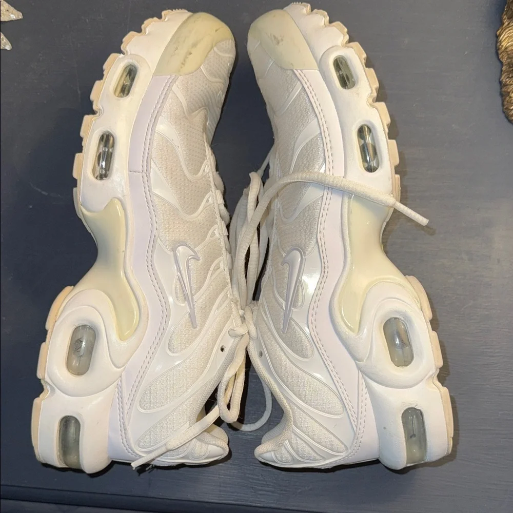 Nike TN AIR SB ZOOM WHITE MIDS Sneakers Youth 6 athletic athleisure minimalist
